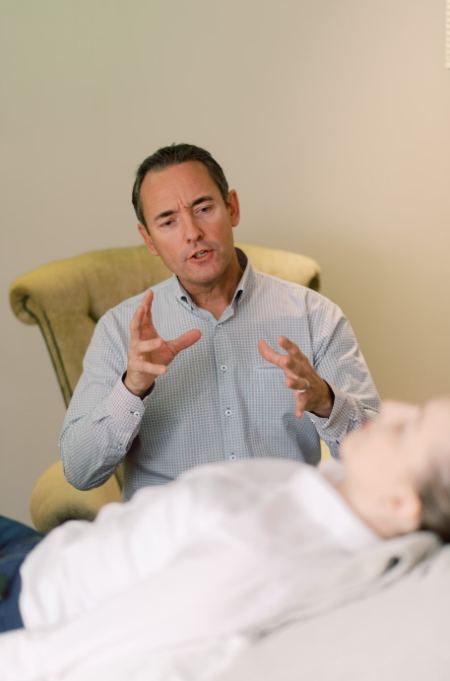 On-going hypnosis therapy in a spa. 